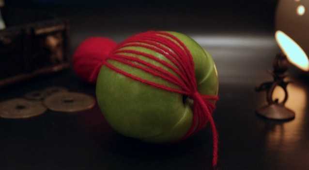 Как сделать приворот на яблоко