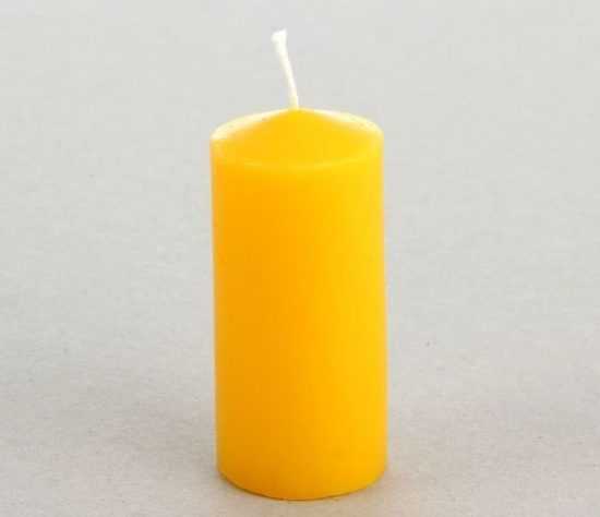 Желтая свеча