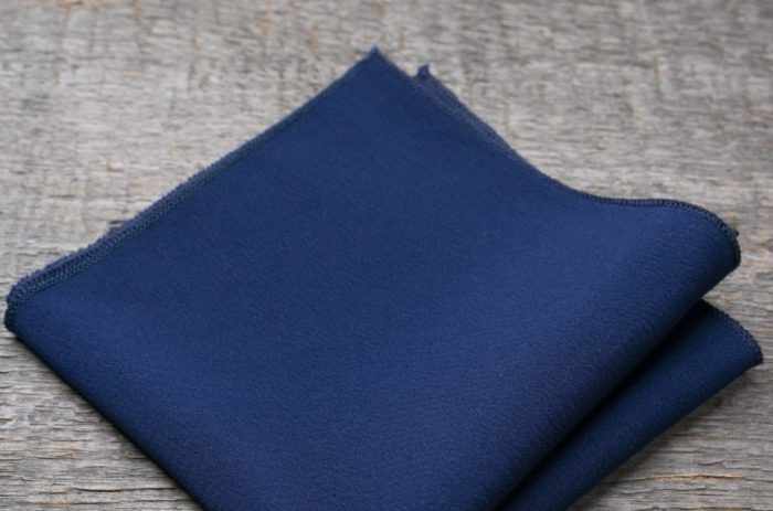 Кусок синей ткани - часть заговора от рожи