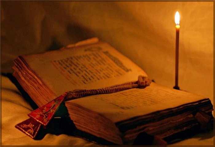 Книга заговоров и свеча
