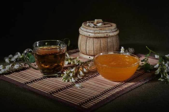 Заговор от ангины на чай с мёдом