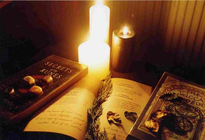 Книги и свечи