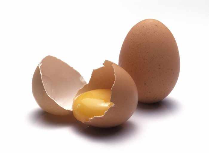 Определение порчи на одиночество при помощи яйца